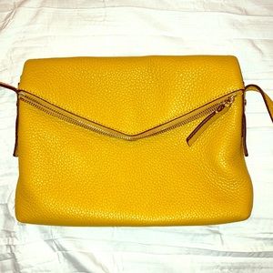 BEAUTIFUL✨ Vince Camuto Envelope Crossbody